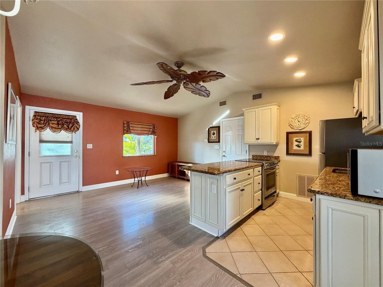 225 70th St N - Photo 6 of 25