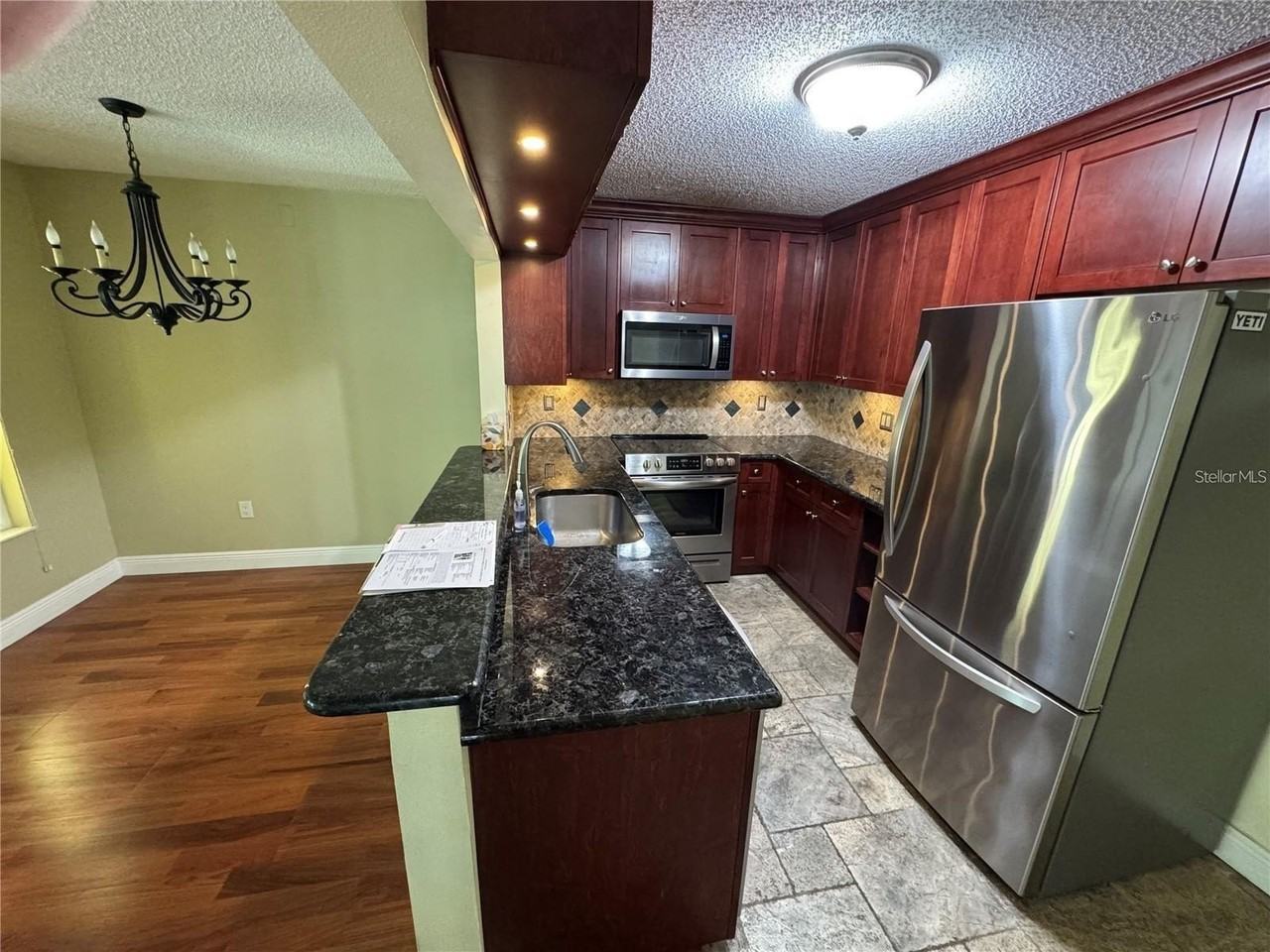 1400 Pine Glen Ln - Photo 4 of 28