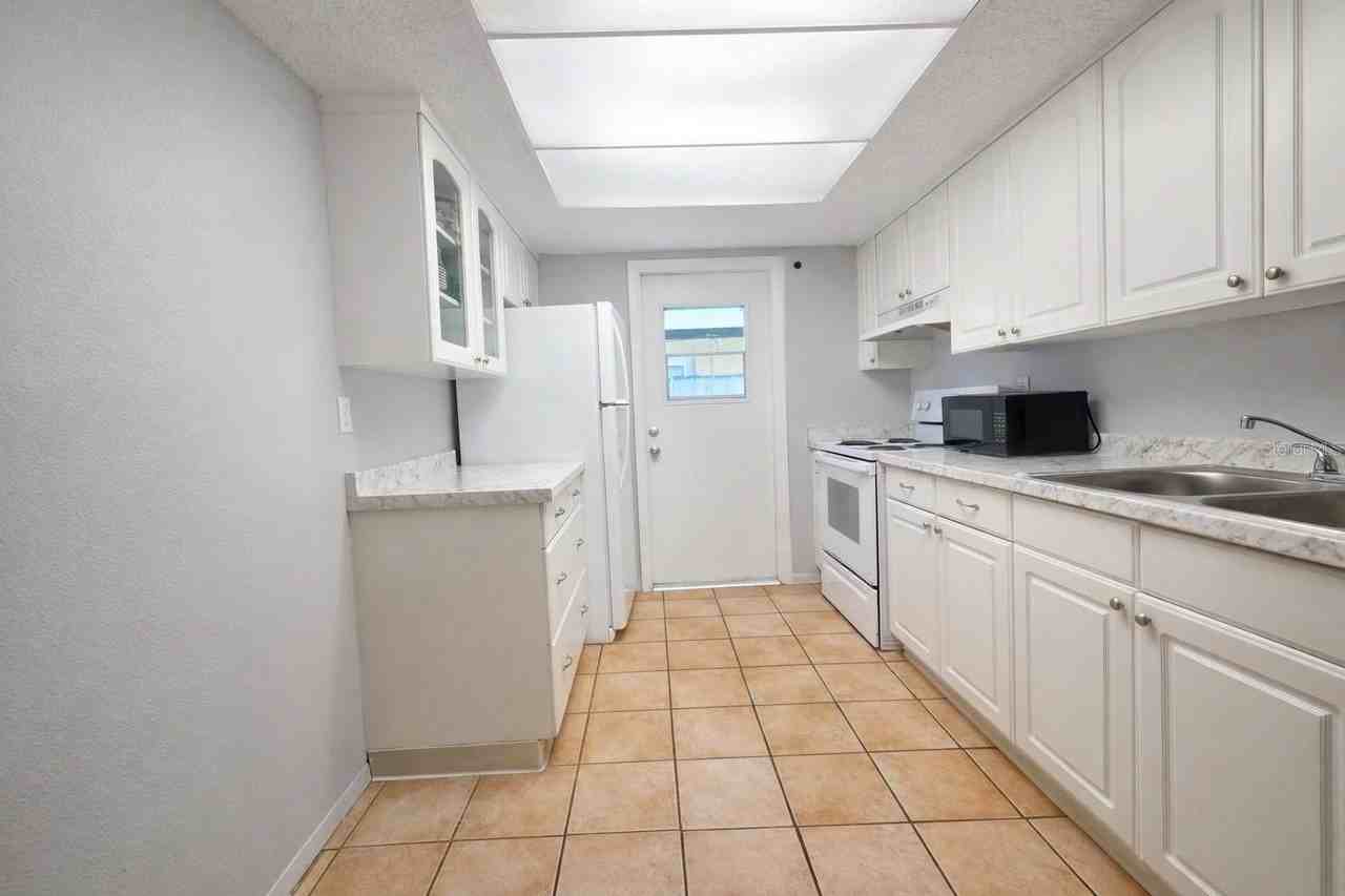 3201 Dryer Ave - Photo 2 of 10