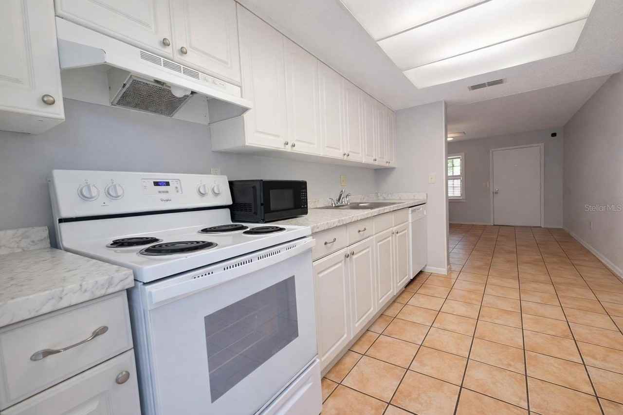 3201 Dryer Ave - Photo 3 of 10