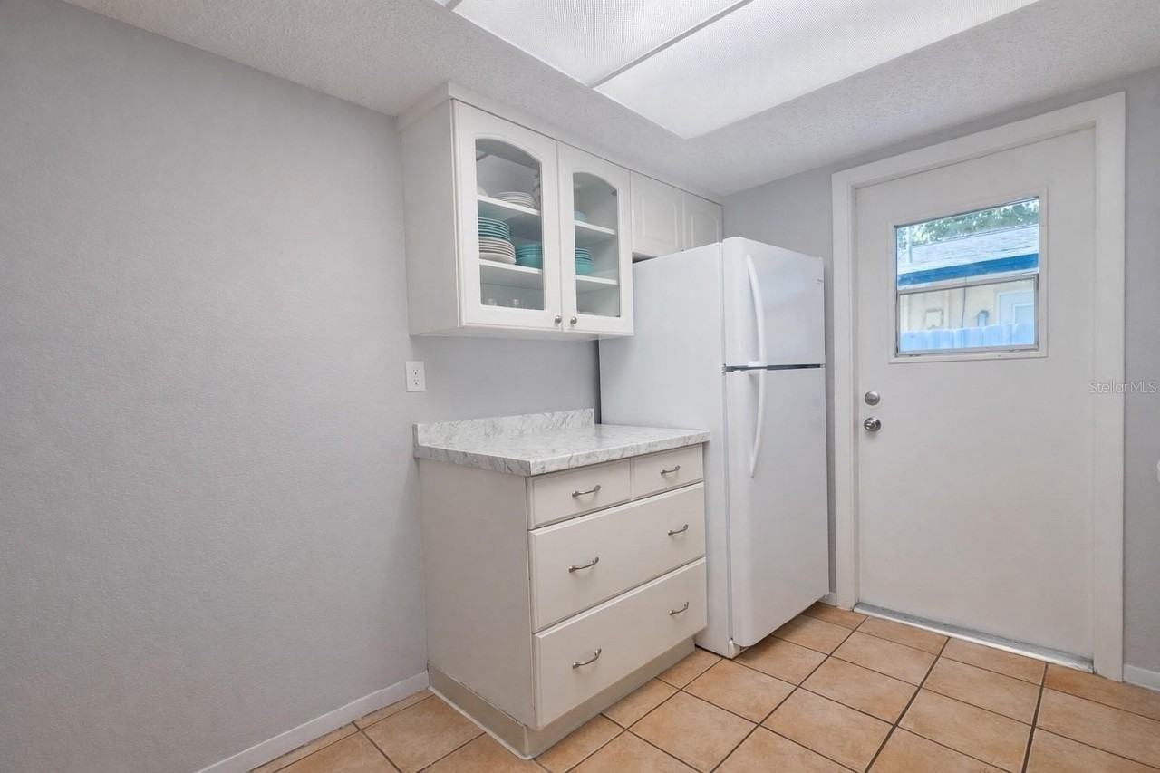 3201 Dryer Ave - Photo 4 of 10