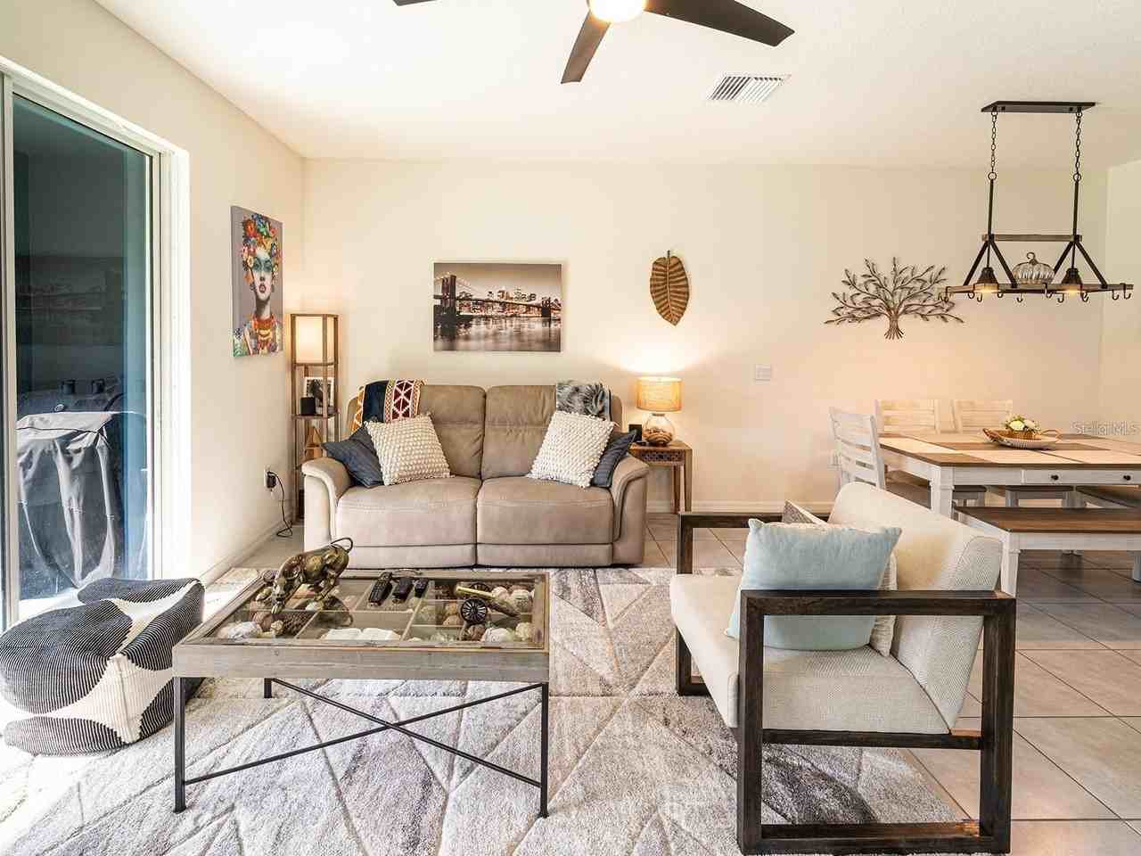 2910 Boxwood Grove Row - Photo 3 of 24