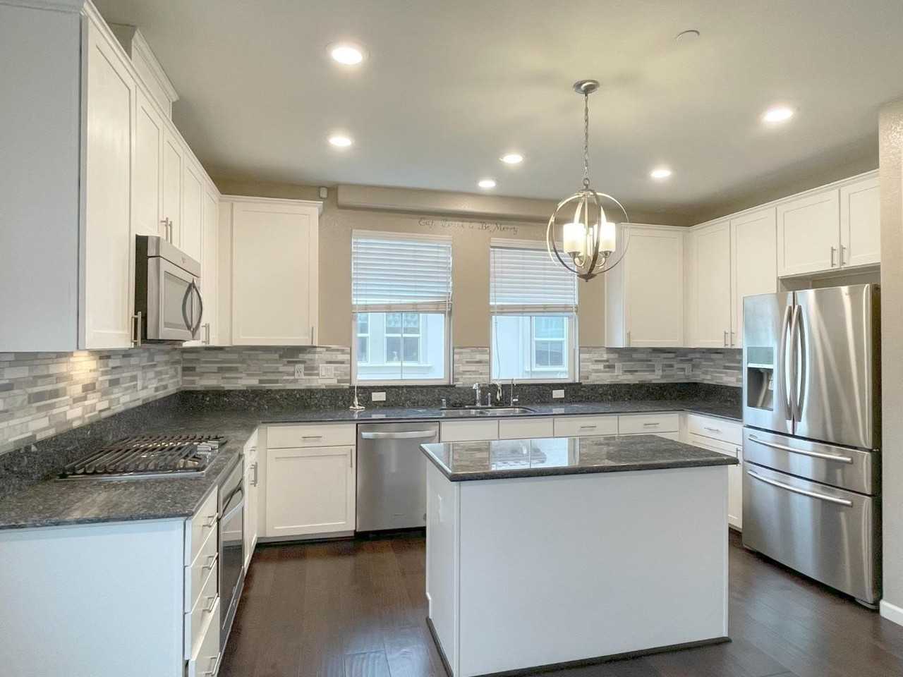 711 Garden St - Photo 5 of 16