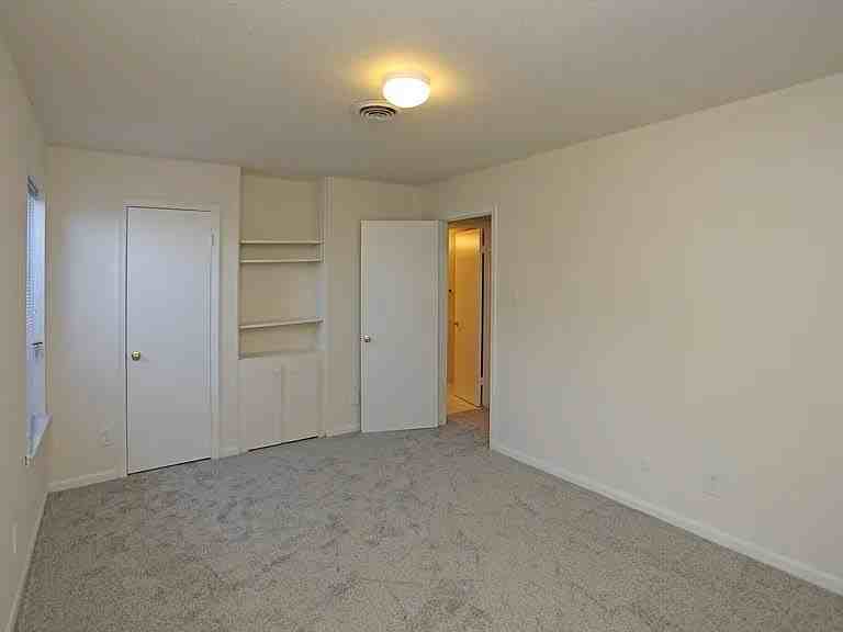 Residences at 1805 - Photo 6 of 12