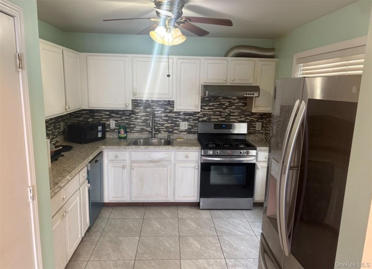 51 Jordan Ln - Photo 2 of 11