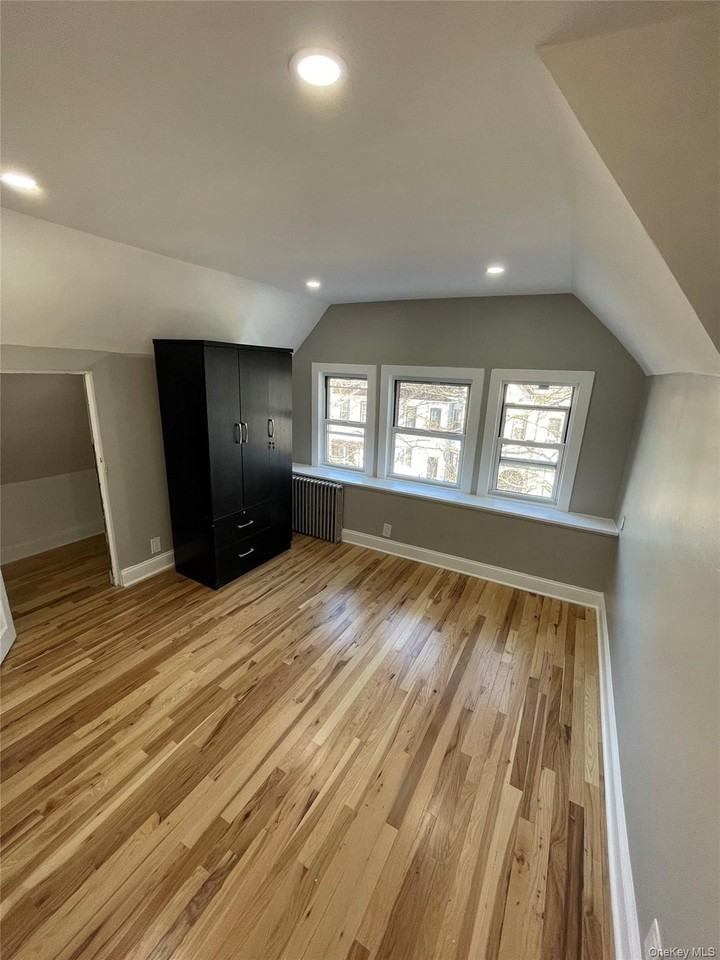 7838 80th St - Photo 4 of 7