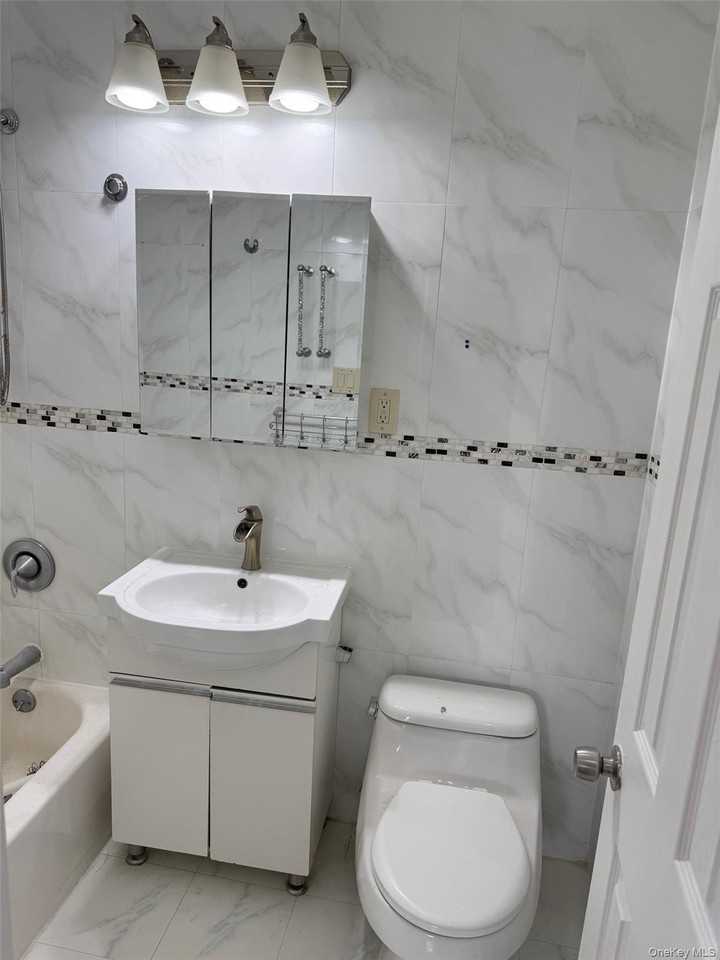 8762 Little Neck Pkwy Unit 2 #2FL - Photo 7 of 10