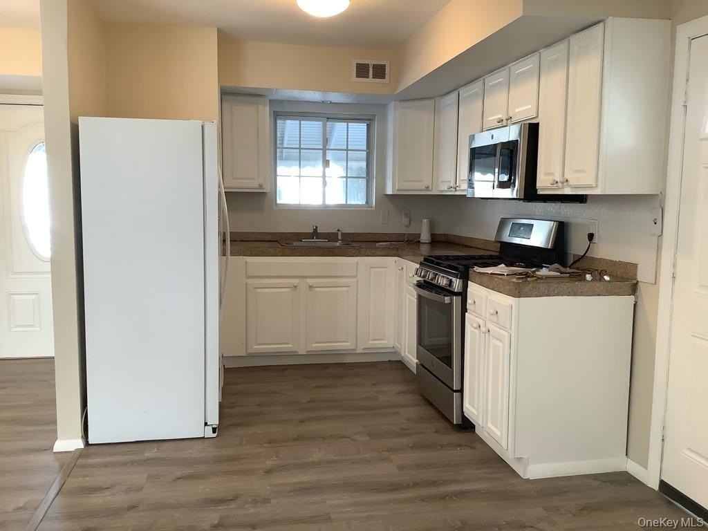 83 Ann Dr S - Photo 2 of 6