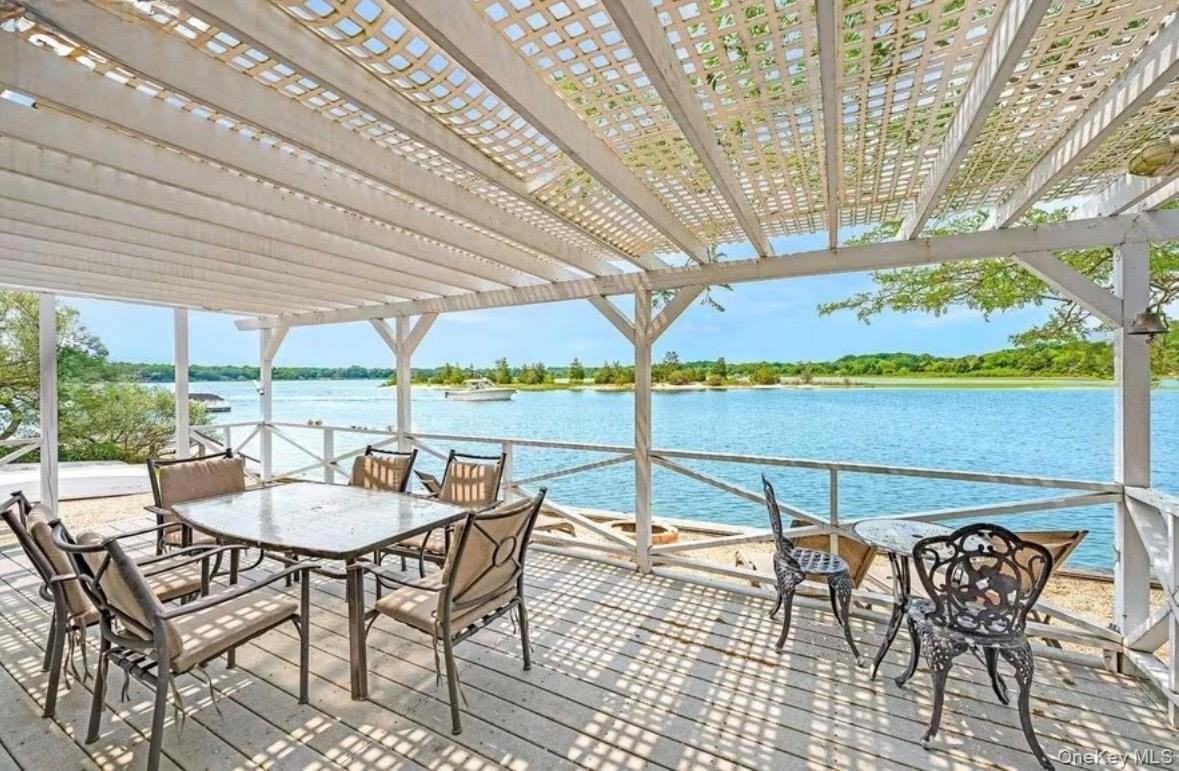 286 Towd Point Rd - Photo 2 of 35