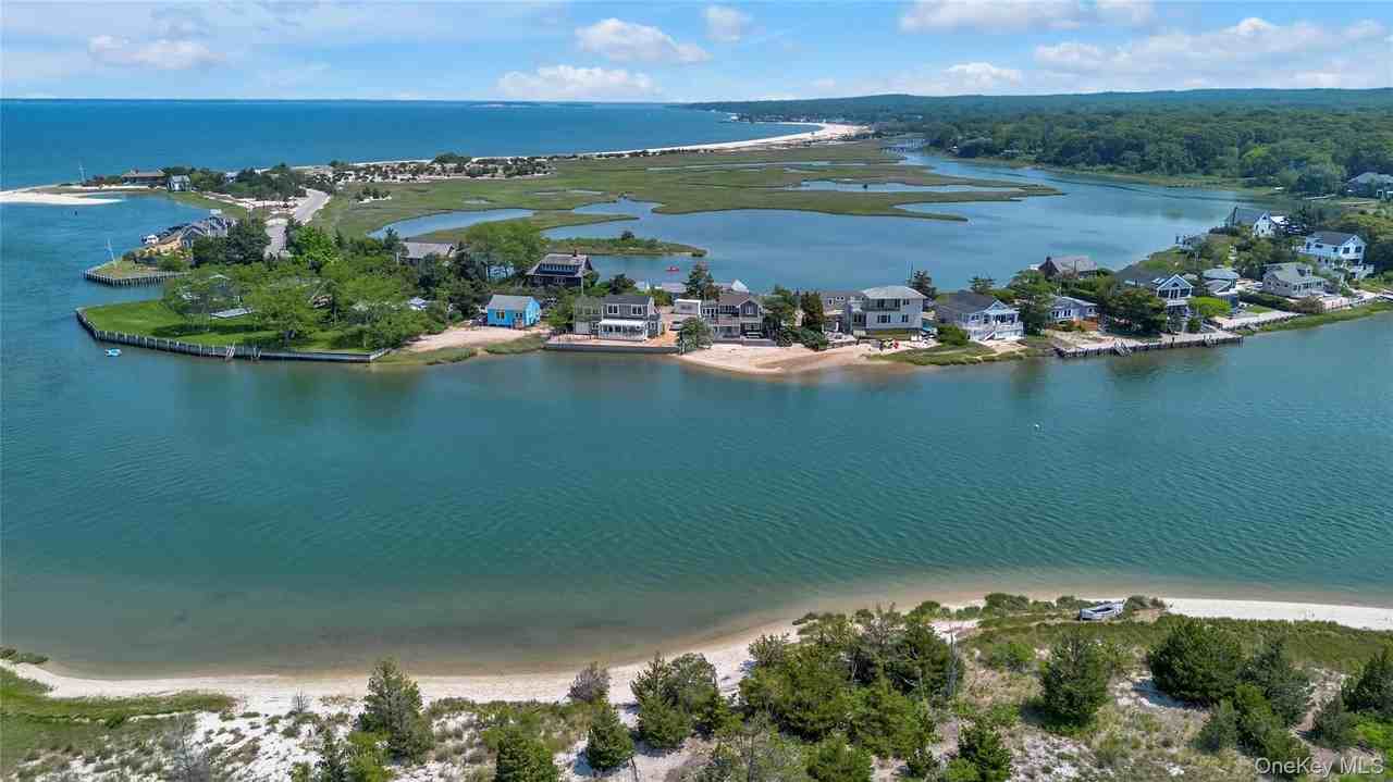 286 Towd Point Rd - Photo 6 of 35