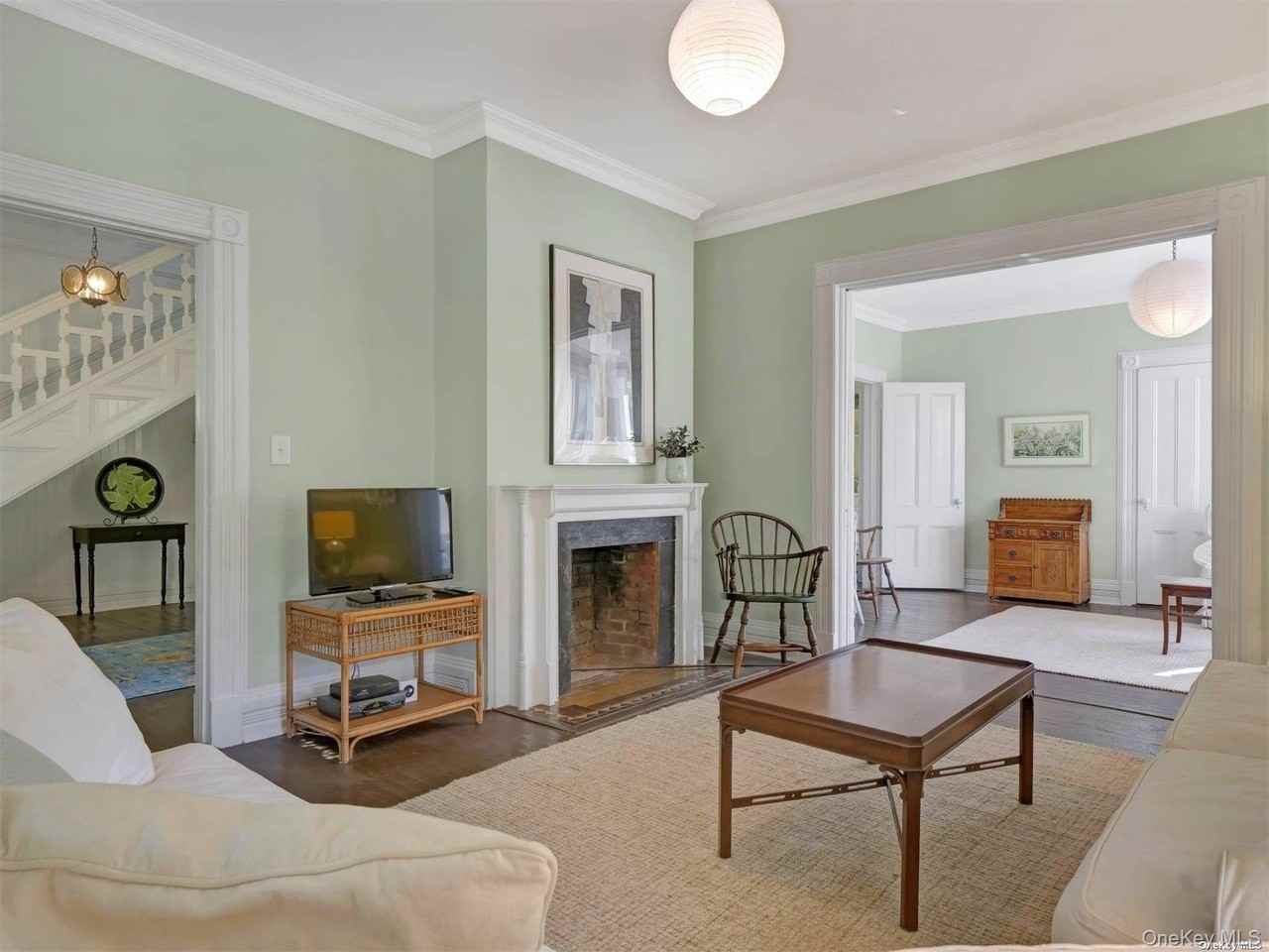 51 Quogue St - Photo 4 of 23