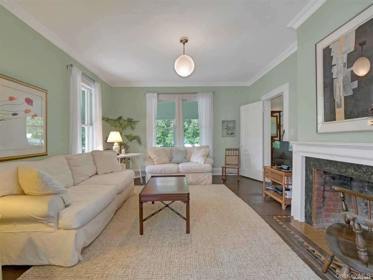 51 Quogue St - Photo 5 of 23