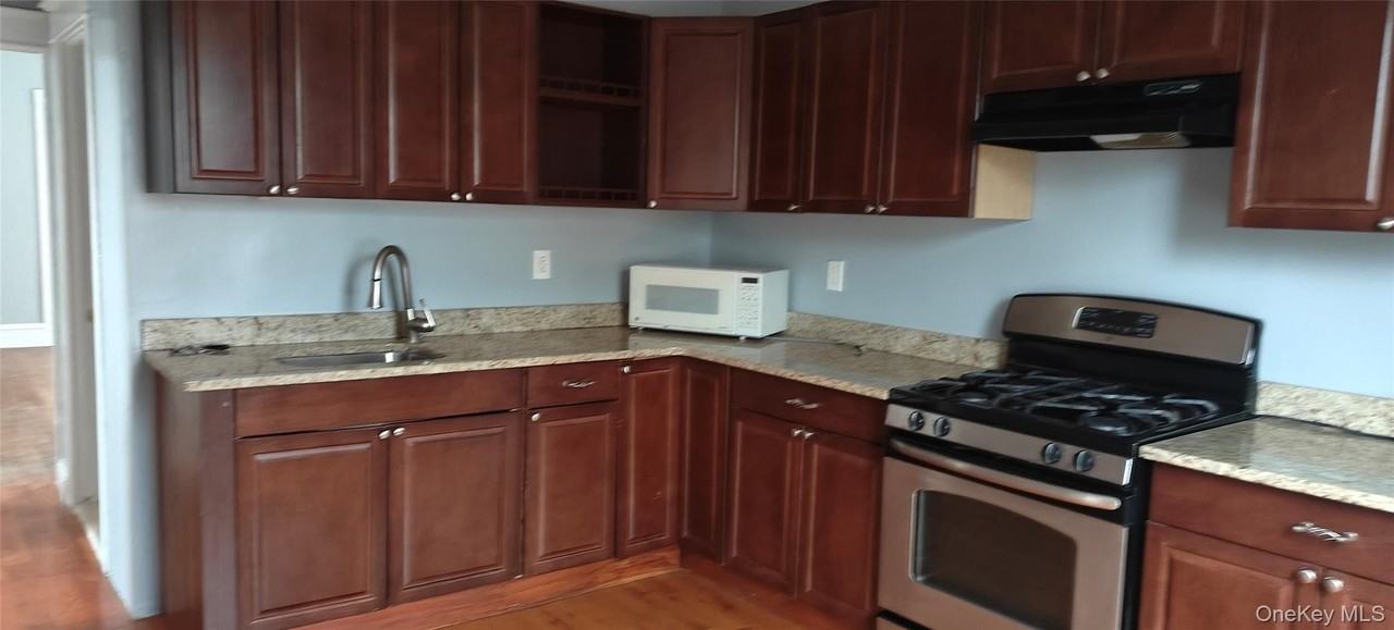 104 Winnikee Ave Apt 3 #3 - Photo 4 of 15