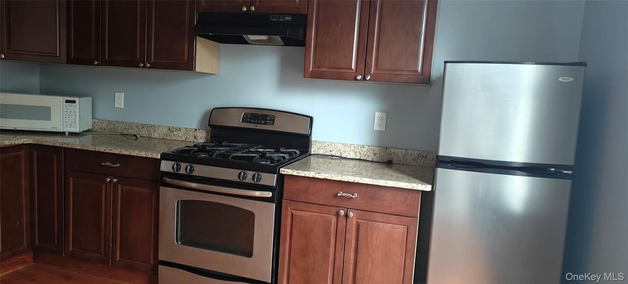 104 Winnikee Ave Apt 3 #3 - Photo 5 of 15