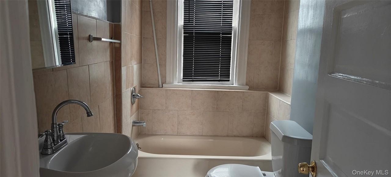 104 Winnikee Ave Apt 3 #3 - Photo 7 of 15