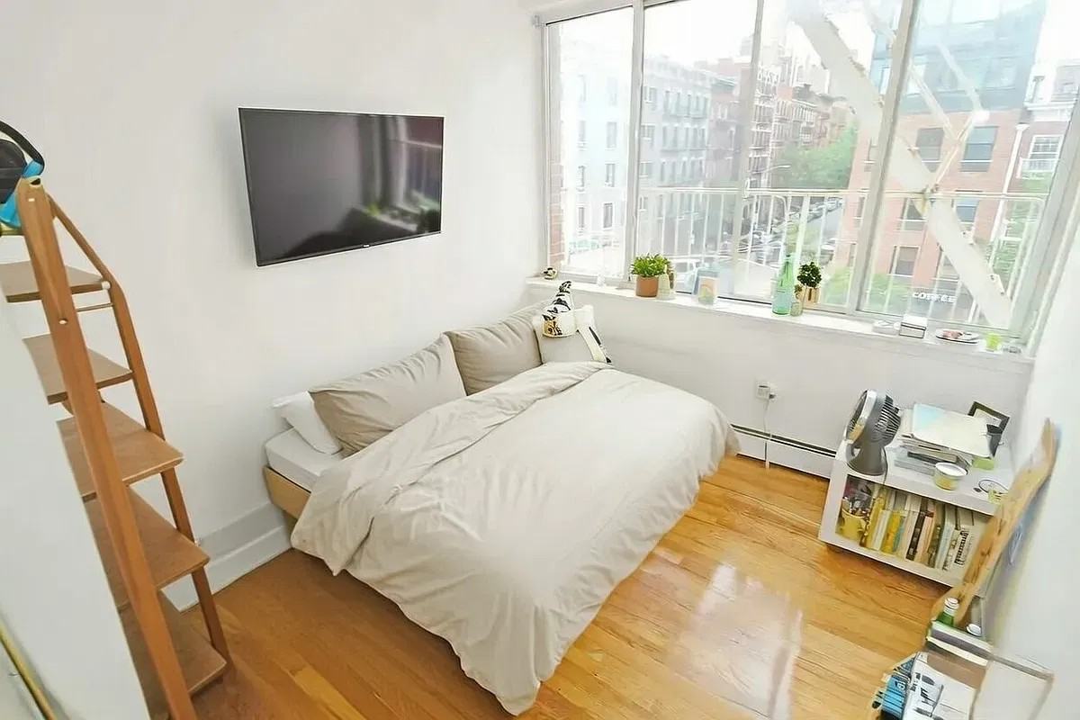 401 E 13th St #2W - Photo 3 of 6