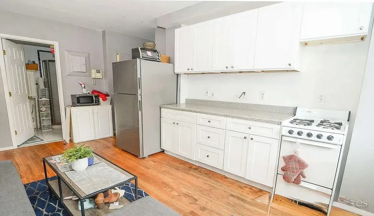 401 E 13th St #2W - Photo 4 of 6