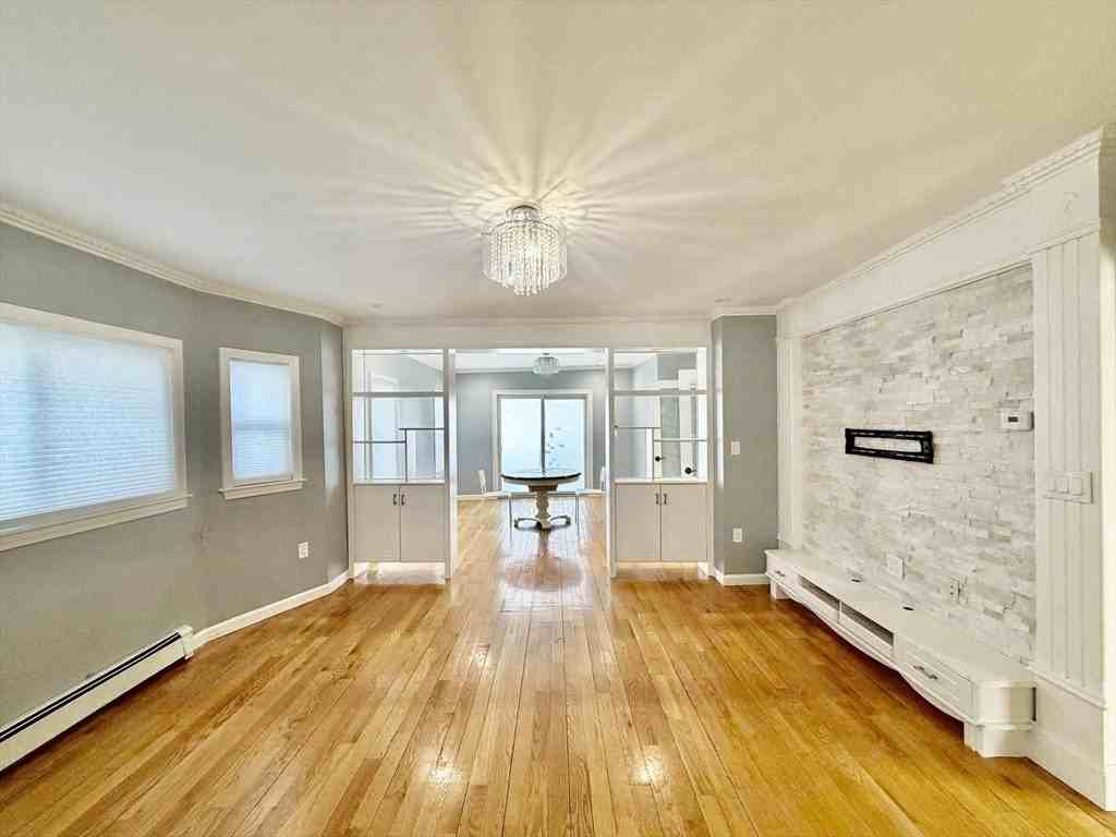 305 Safford St Unit Sf #SF - Photo 4 of 38