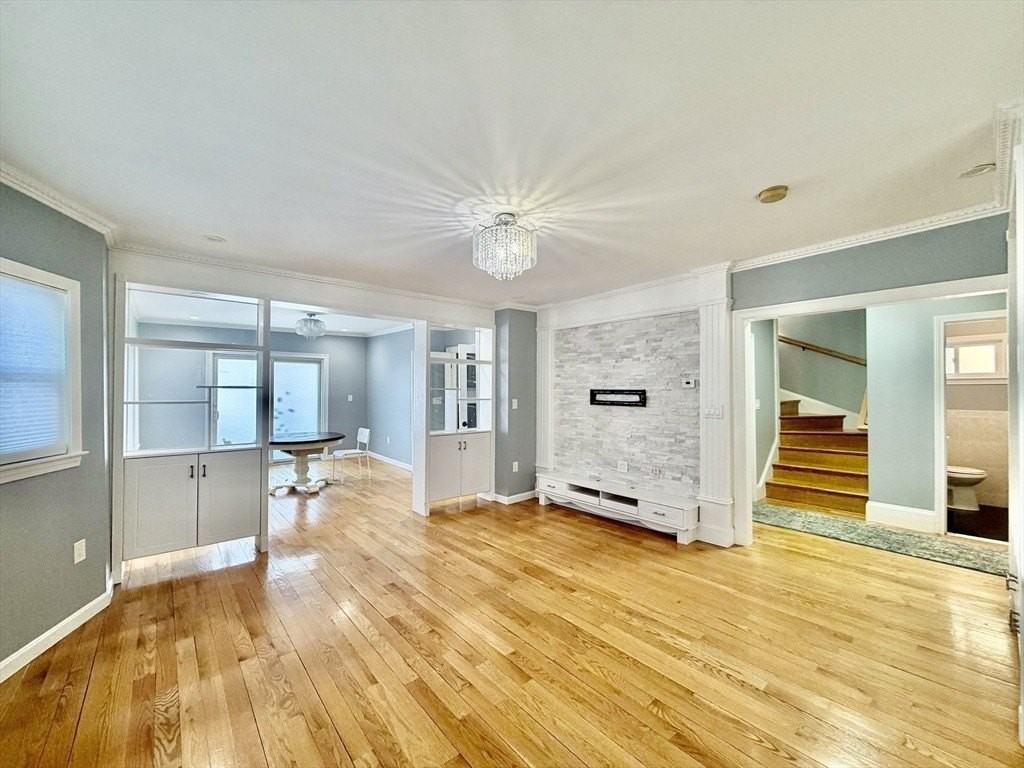 305 Safford St Unit Sf #SF - Photo 5 of 38