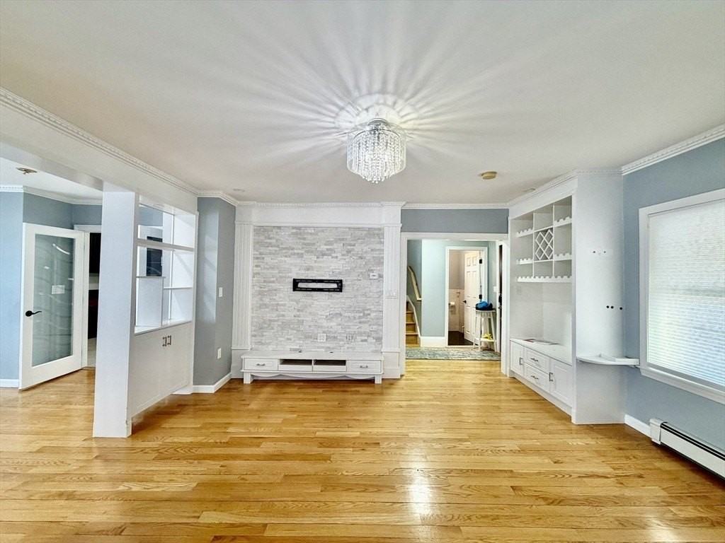 305 Safford St Unit Sf #SF - Photo 6 of 38