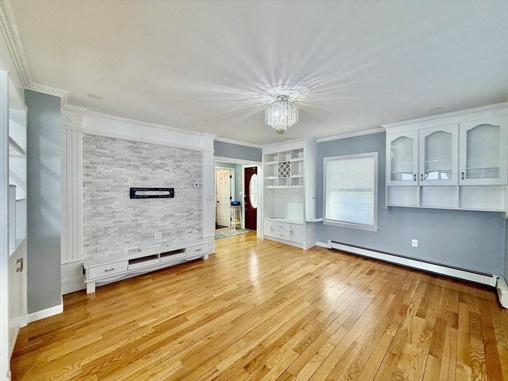 305 Safford St Unit Sf #SF - Photo 7 of 38