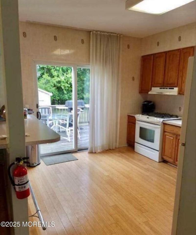 95 Poplar Ave - Photo 6 of 9