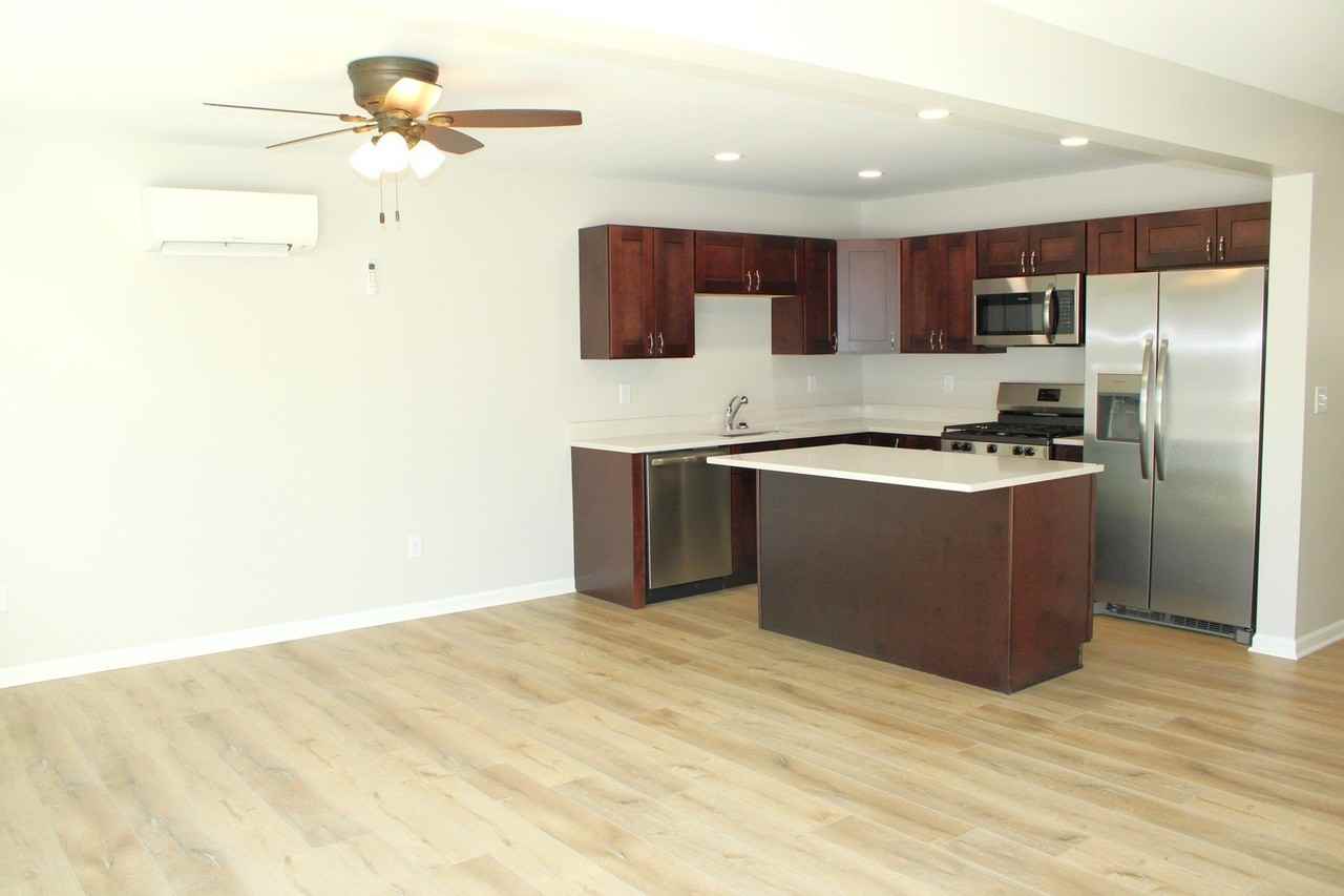 107 E Division St Unit 107 #107 - Photo 3 of 13