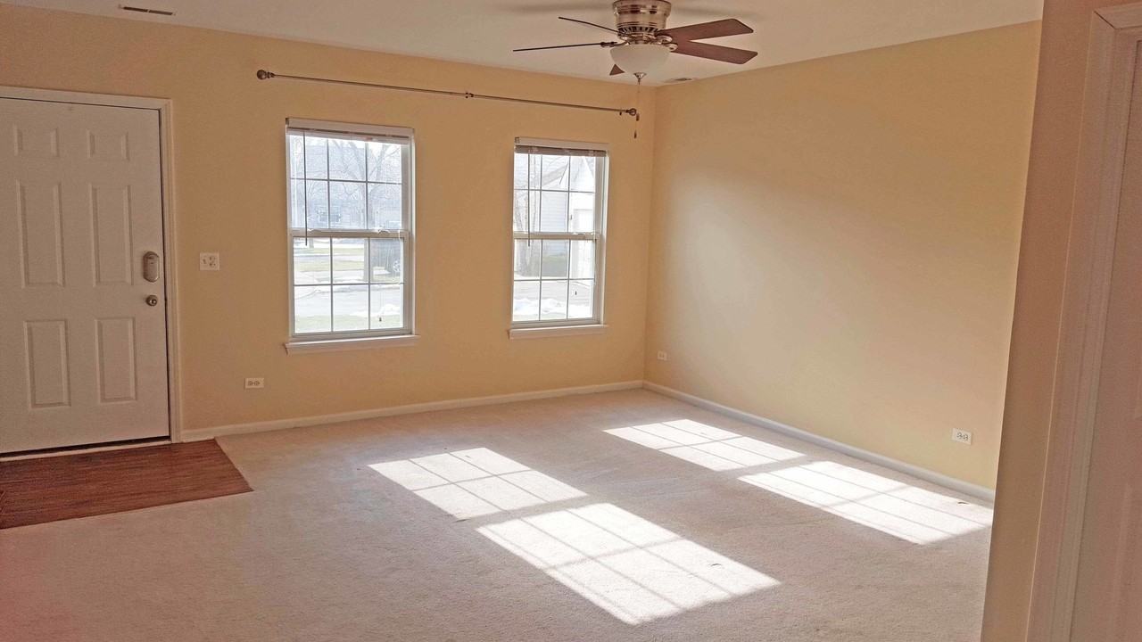 1227 N Village Dr - Photo 2 of 19