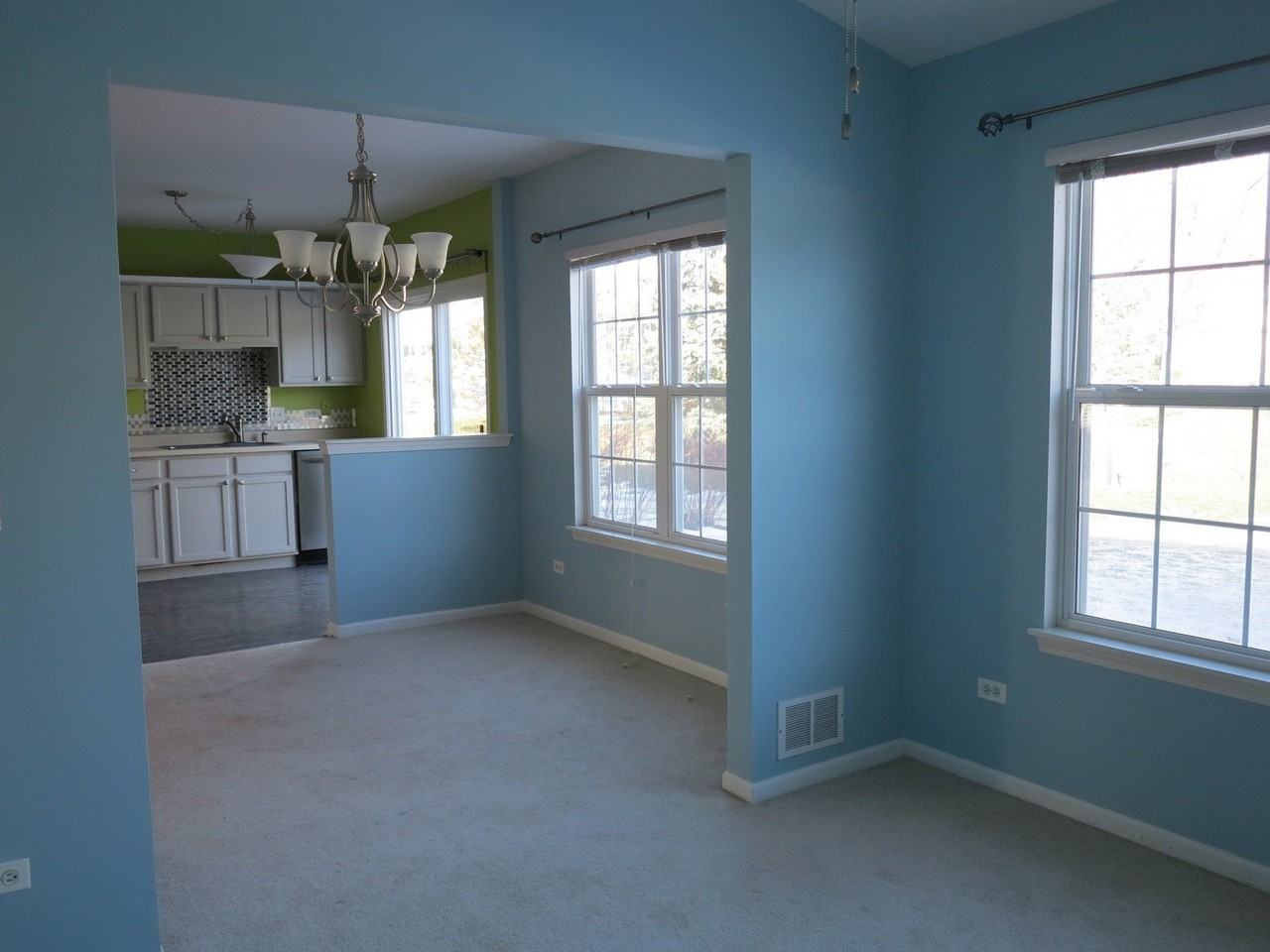 1227 N Village Dr - Photo 3 of 19