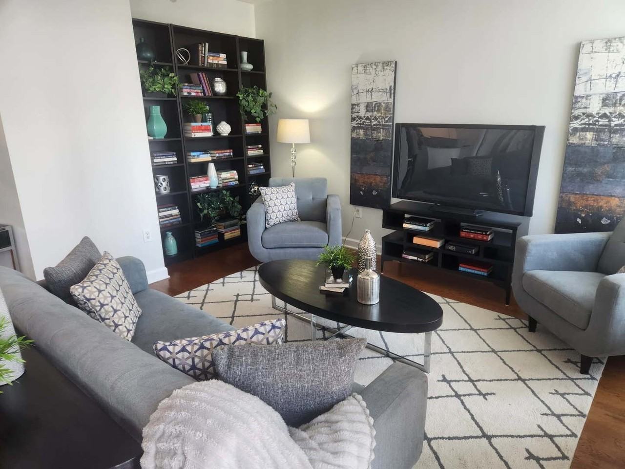 233 E 13th St Apt 2210 #2210 - Photo 3 of 31