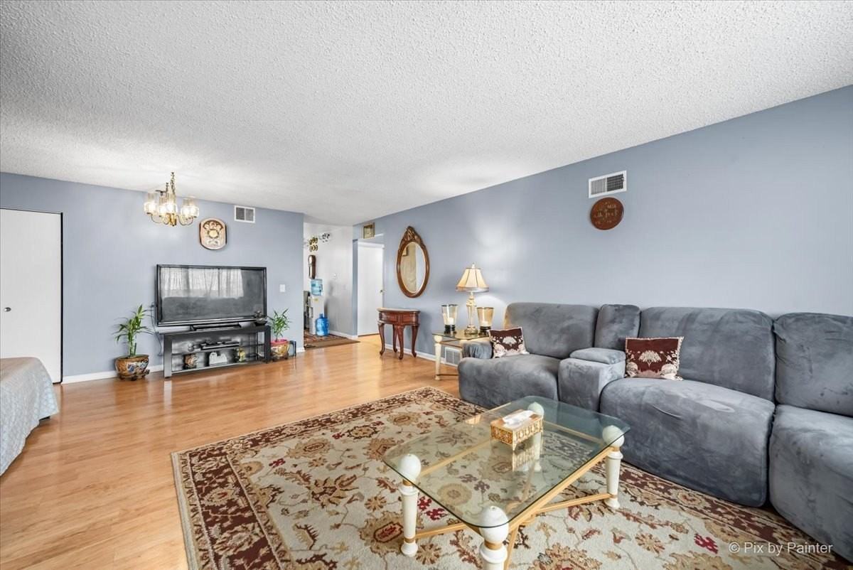 1452 Carol Ct Apt 2a #2A - Photo 3 of 23