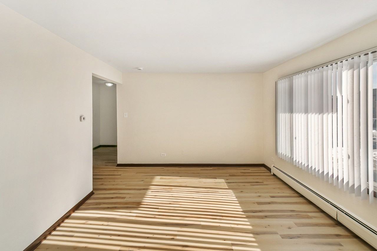 2450 Terrace Ave Apt 1w #1W - Photo 5 of 15