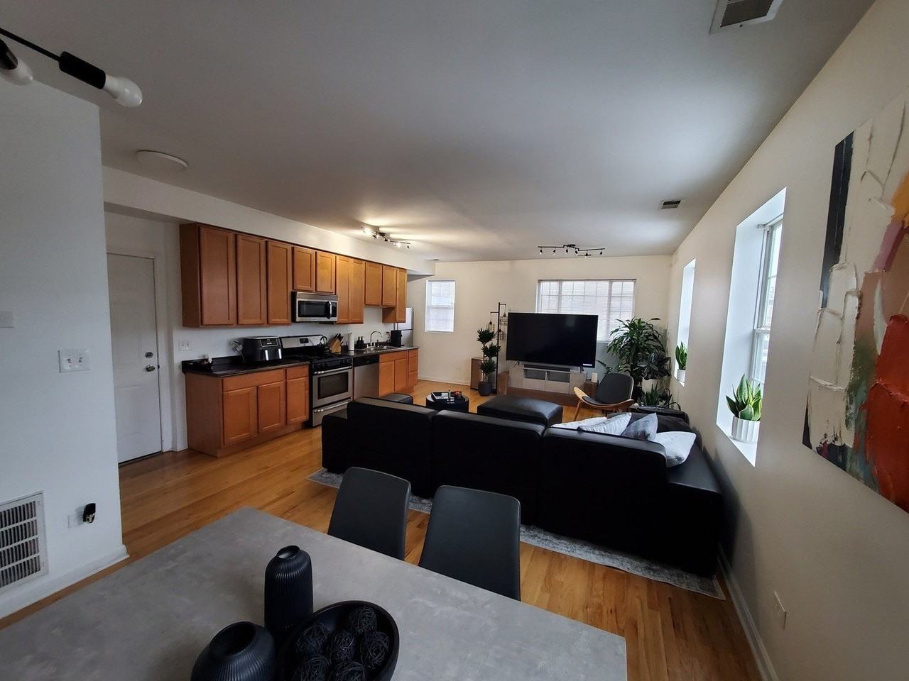2014 W Superior St Apt 2 #2 - Photo 2 of 11
