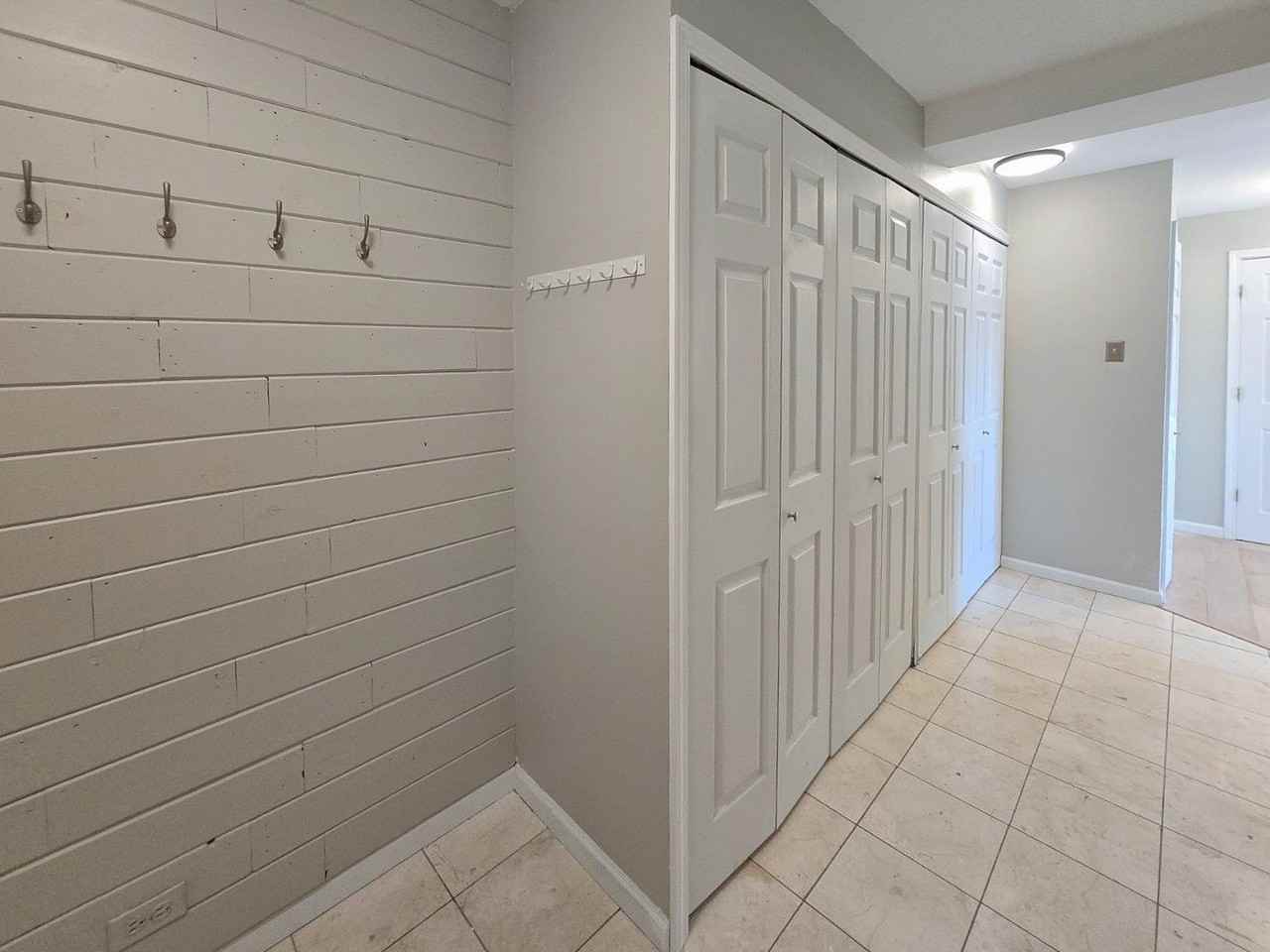 2909 N Sheridan Rd Apt 1810 #1810 - Photo 2 of 12