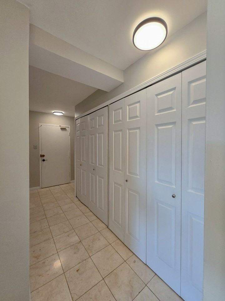 2909 N Sheridan Rd Apt 1810 #1810 - Photo 3 of 12