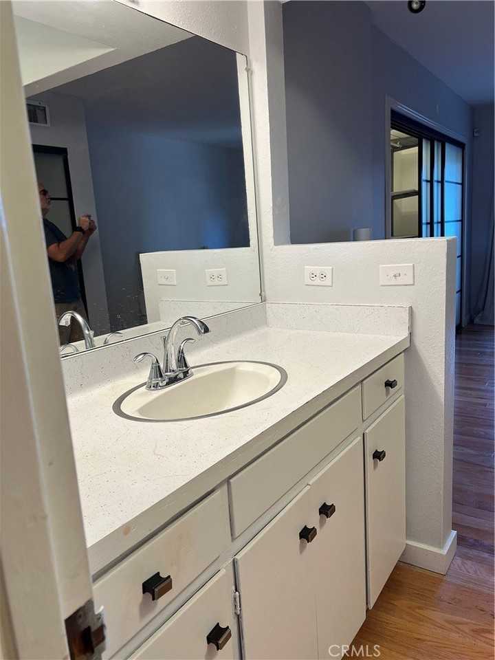 2244 Royal Oaks Dr - Photo 3 of 7