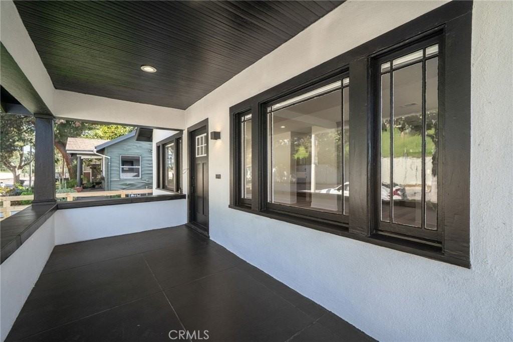 1946 Corson St - Photo 4 of 28