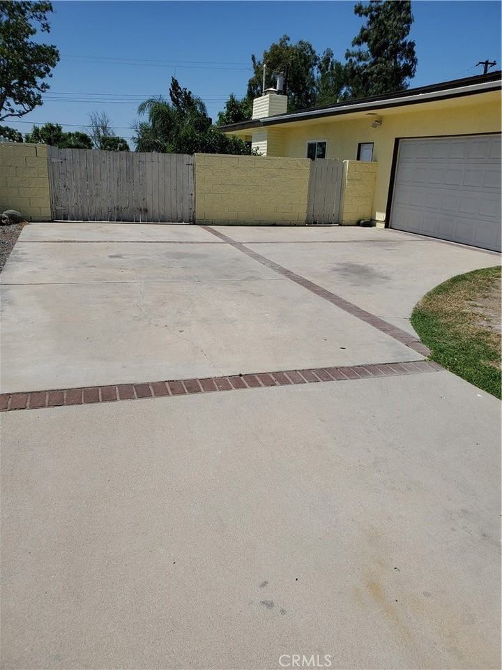 588 W 17th St - Photo 7 of 42