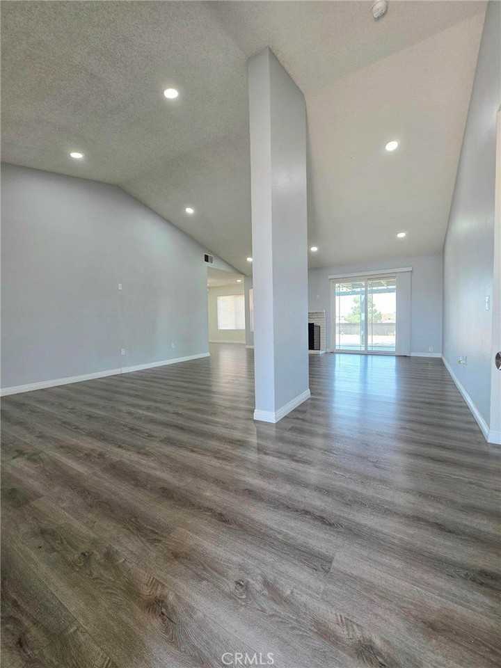 13568 Live Oak St - Photo 2 of 16