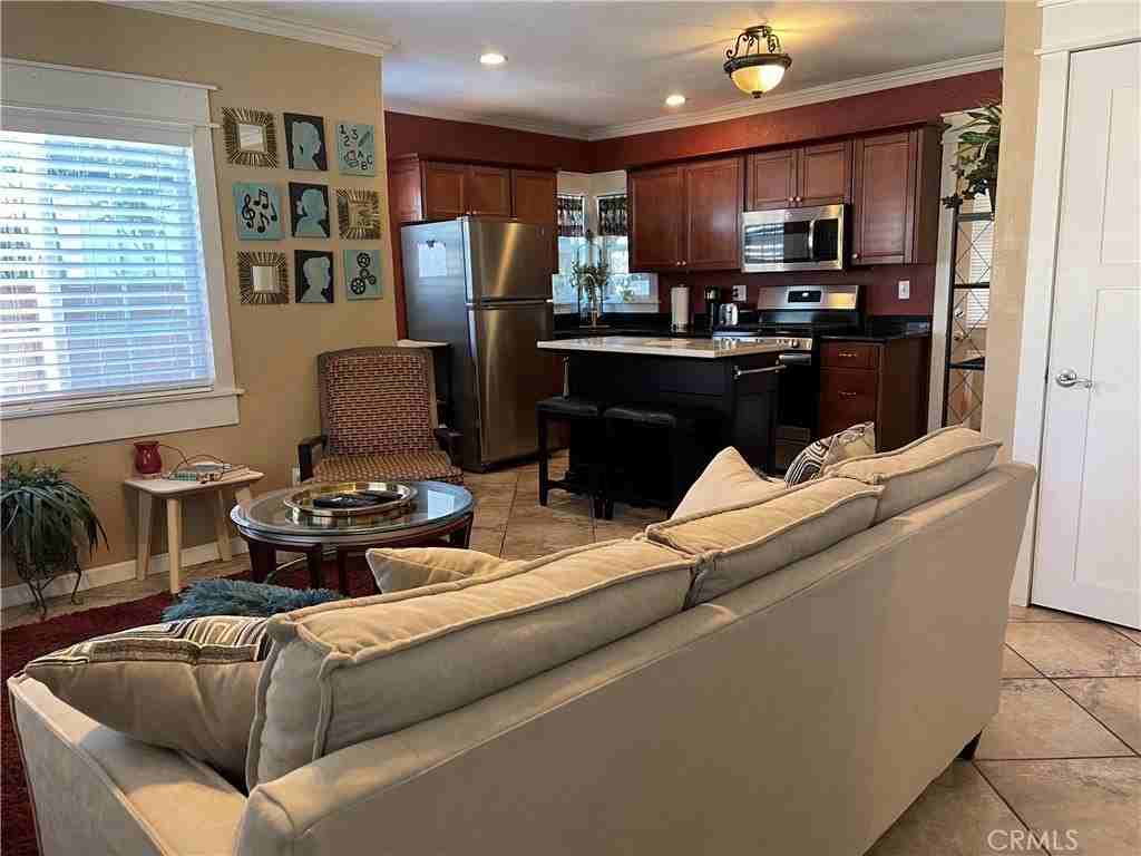 113 11th St - Photo 4 of 18