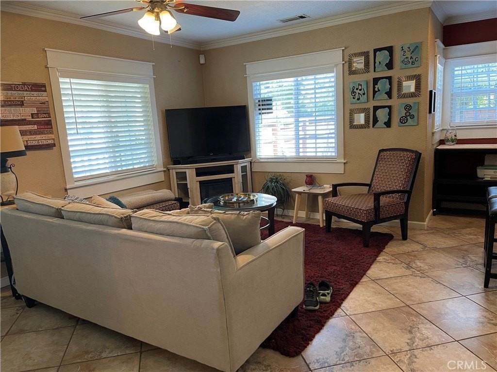 113 11th St - Photo 5 of 18