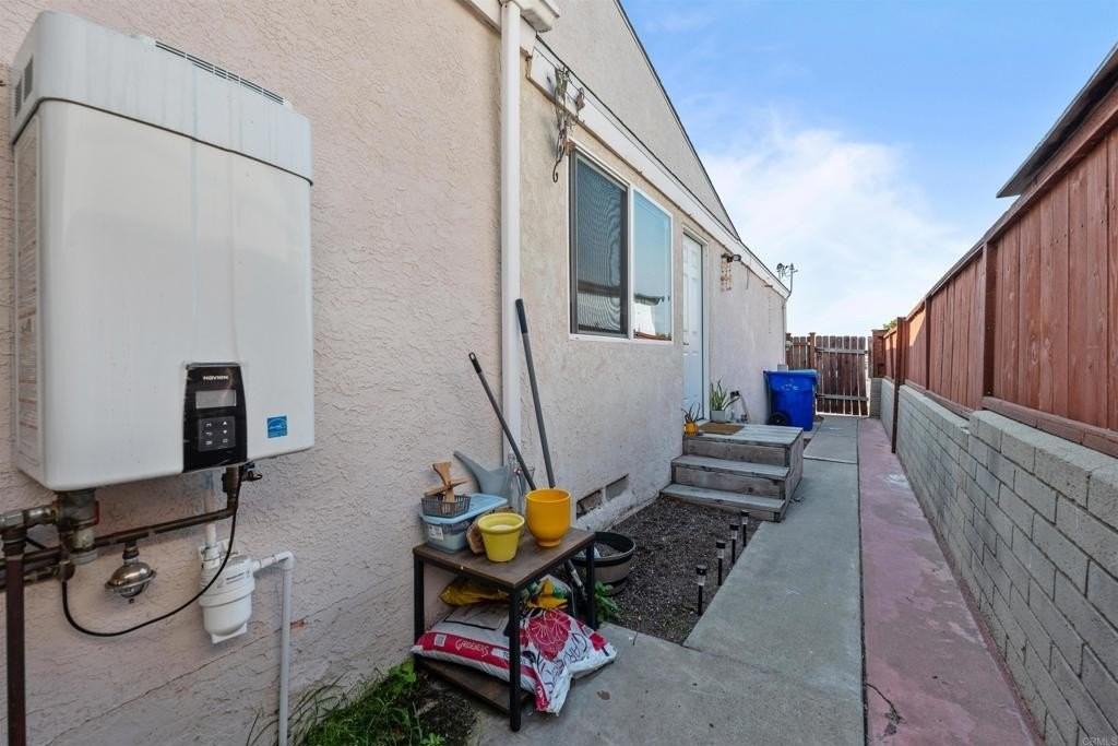 5371 Saxon St - Photo 4 of 13