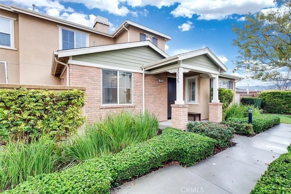 3235 Larkspur St - Photo 2 of 28