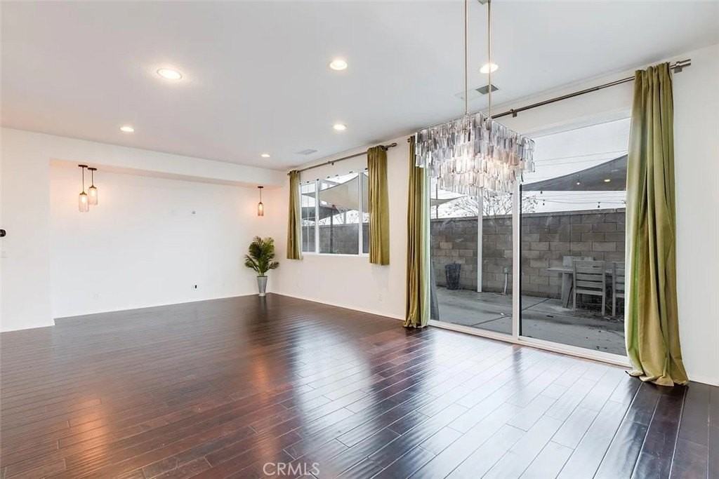 3235 Larkspur St - Photo 3 of 28