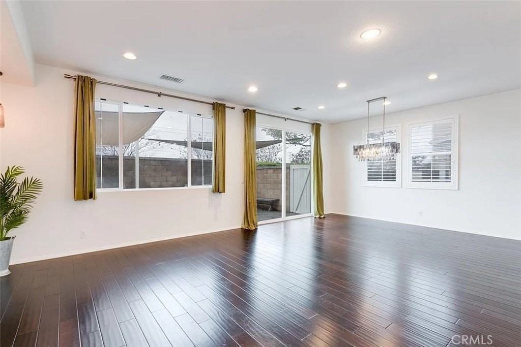 3235 Larkspur St - Photo 4 of 28