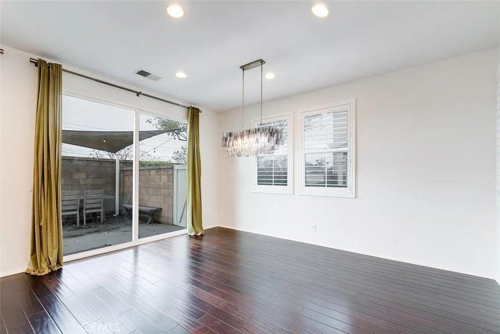 3235 Larkspur St - Photo 5 of 28