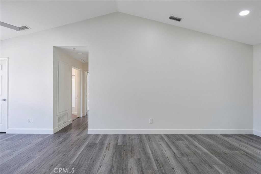 1519 E Spruce St #D - Photo 5 of 50