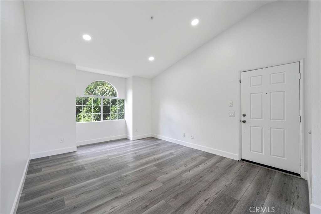 1519 E Spruce St #D - Photo 7 of 50