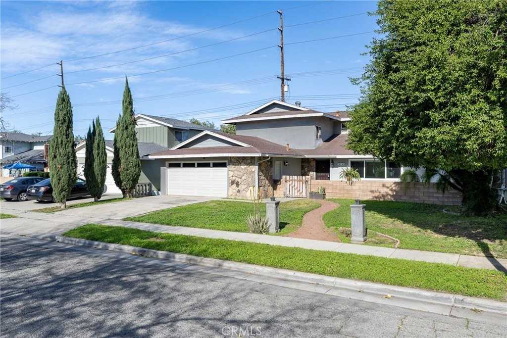 5153 Merrill Ave - Photo 2 of 31