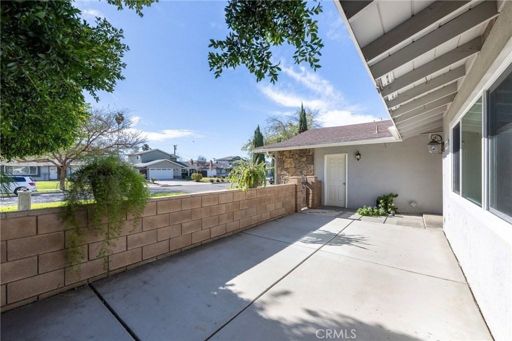 5153 Merrill Ave - Photo 4 of 31